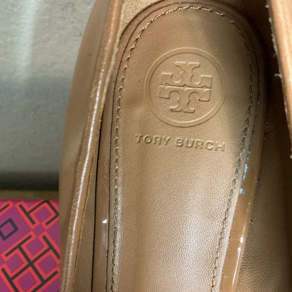 Tory Burch Jolie 85MM Closed Toe Wedge Nappa Patent Leather Royal Tan Size 8